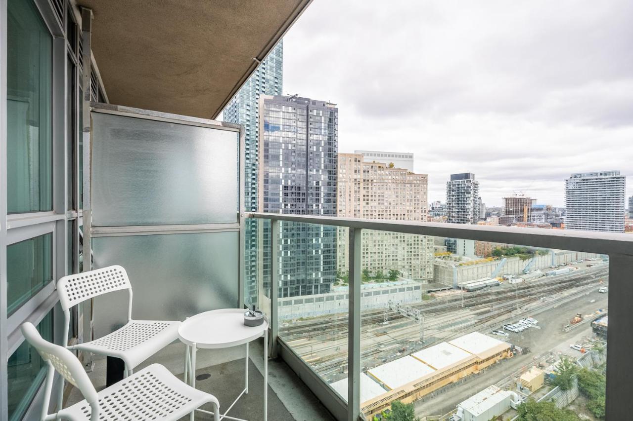 Globalstay Yonge St Condos โตรอนโต ภายนอก รูปภาพ