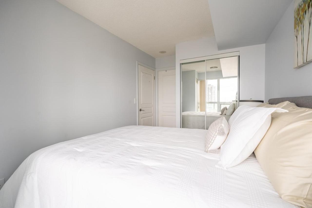 Globalstay Yonge St Condos โตรอนโต ภายนอก รูปภาพ