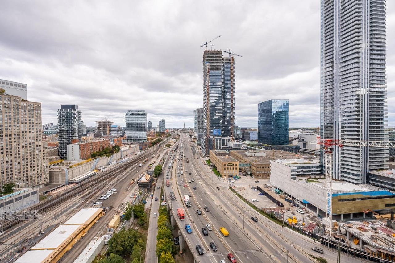 Globalstay Yonge St Condos โตรอนโต ภายนอก รูปภาพ