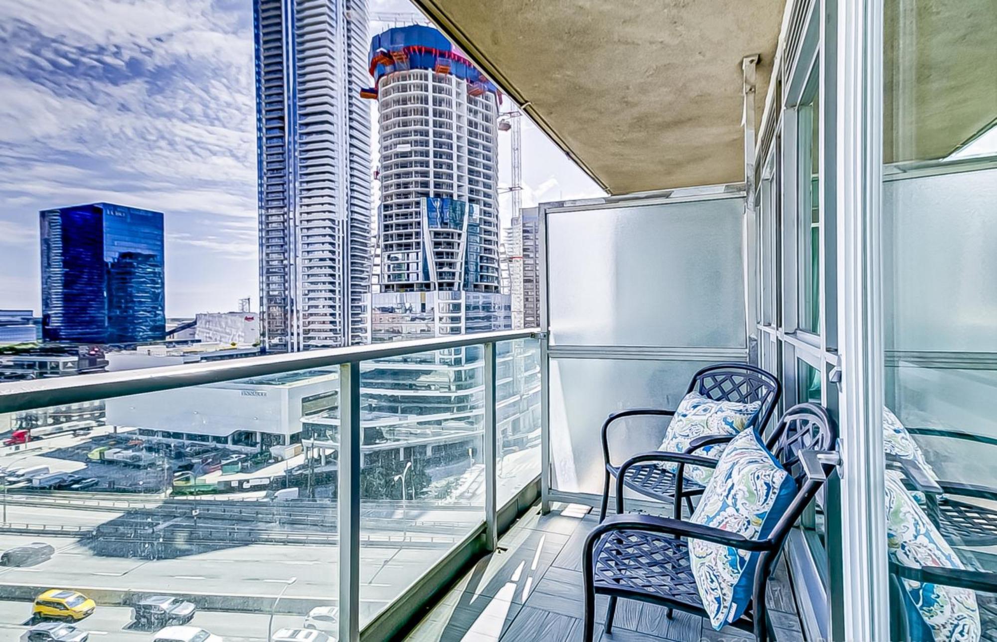 Globalstay Yonge St Condos โตรอนโต ภายนอก รูปภาพ